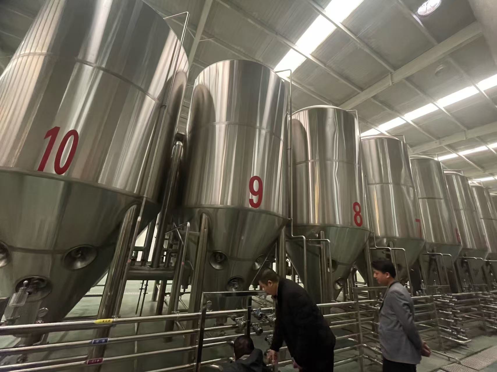 宝山精酿啤酒设备厂—平面布置、设备设计、制造、调试、培训等一条龙服务